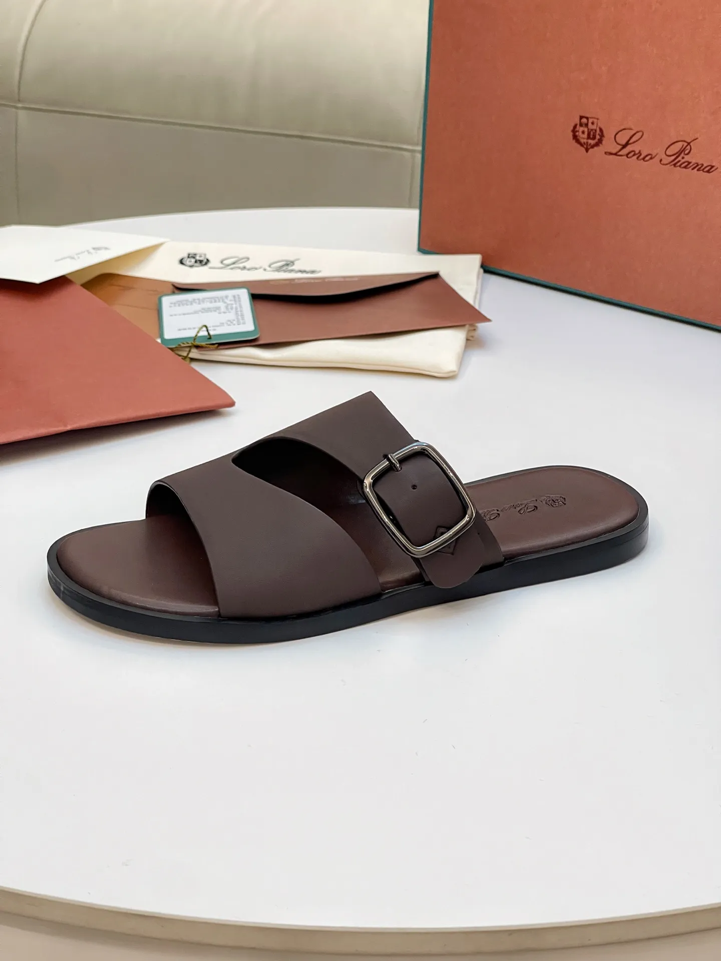 Men's shoes 💰420 Loro Piana, LP's popular spring and summer slippers are synchronized with the new counters, uppers are imported cowhide fabrics from Italy, high-quality splicing technology, soles: original soles specially provided by the original factory, exclusive molded soles are super comfortable, original factory orders, 🔍🔍high quality, you can go in and out of the counter at will, welcome to compare, code number 39-44 (order 38 45 46)